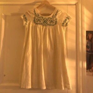 Mini dress - I nyskick! Mini dress med 60-tals vibes