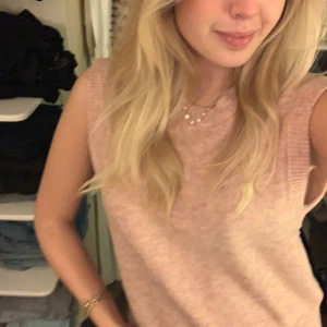 Stickad väst  - Så snygg stickad topp som både passar till vinter och sommar