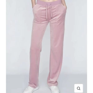 Keepsake lilac Juicy byxor - Säljer eller byter dessa byxor då jag köpte de i augusti men aldrig andvända. De är köpta från juicys hemsida, påsen och lappen finns kvar. Färg keepsake lilac men Tror ej de säljs längre. Pris kan diskuteras,Dm för fler bilder.