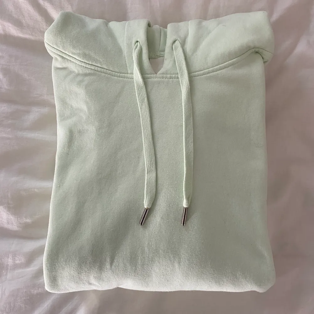 Oversized hoodie från HM. Väldigt ljus grön. Super skön, knappt använd🤍. Tröjor & Koftor.