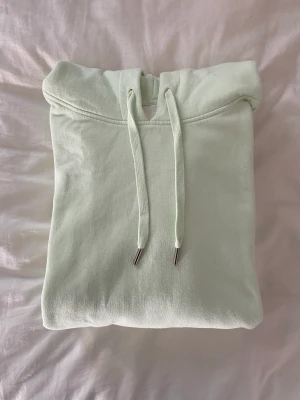 Oversized hoodie - Oversized hoodie från HM. Väldigt ljus grön. Super skön, knappt använd🤍