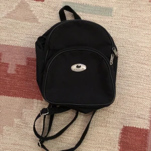 Söt ryggsäck - Liten och söt ryggsäck, får plats för vattenflaska och tunn tröja etc