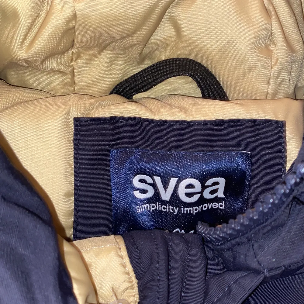Jätte fin Svea jacka, nästan aldrig använd. Passar bra för vintern. Finns i både 160 och 170 700 kr för en jacka. Jackor.