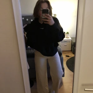 VILA beige jeans  - Säljer mina beige jeans från VILA. Använda en gång så superfint skick. Skriv för frågor eller fler bilder☺️🙌🏼