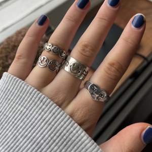 Säljer mina äkta sterling silver ringar! Alla ringar är justerbara i storleken. Köp en för 59, två för 110kr, tre för 150kr eller alla fyra för 199kr. Priser går att diskutera. Gratis frakt!