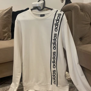 Adidas Tröja  - Tröja storlek M sparsamt använd. 