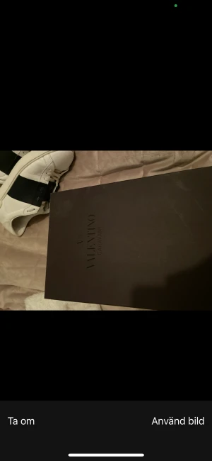 Valentino garvani  - Inprincip nya valentinos strl 43, kommer tvättas och putsas inan jag skickar! 