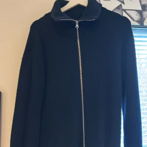 Helzipp från Zara - Helzipp kofta från zara, marinblå. Storlek L