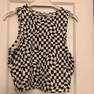 Linne stl xxs  - Snyggt svart och vit rutigt linne. Använt typ 5 gånger, säljes då det inte kommer till användning längre. köparen står för frakten   