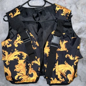 Kort väst  - Kort väst 