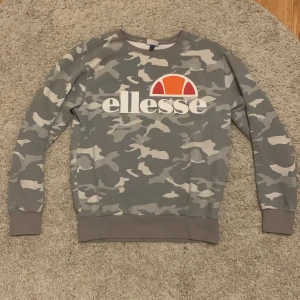 Ellesse Sweatshirt - Ellesse Sweatshirt | Storlek S | Sällsynt | Skick 7/10 | Pris kan alltid diskuteras | Frågor tas i PM |