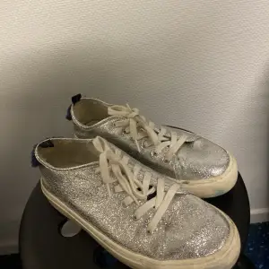 Glittriga sneakers från Zara, perfekta nu till nyår😍🎉