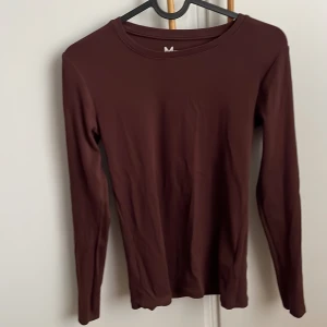 Lång ärmad brun tröja  - Lång ärmad brun tröja ❤️