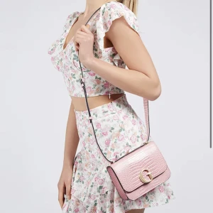 Guess väska - Guess väska använd 1 gång