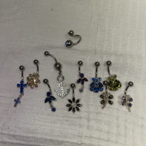Piercingar  - Piercingar i olika modeller. Säljs i 3 pack, välj 3 valfria för totalt 150kr. Be om fler bilder om ni vill. Säljer ej 1 och 1. Minst 3 ❤️