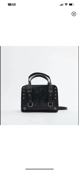 Väska - (Lägger upp igen pga oseriös köpare)  Väska från Zara, nyskick 💕nypris: 399kr, köpare står för frakt