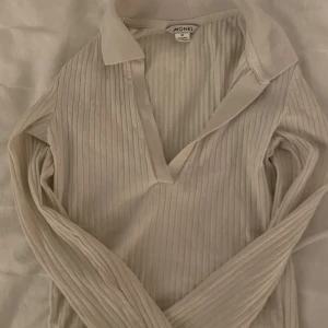 krag tröja - endast använd 1 gång, säljs pga för urringad för min smak🤍