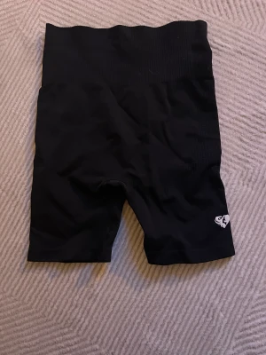 Tränings shorts  - Helt oanvända tränings shorts från Womensbest. 