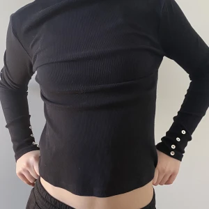 Poloneck svart tröja  - Nästan inga tecken på användning. 