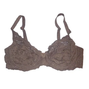 Brun bh - Brun Bh utan foder, står ingen storlek men skulle säga runt XS/S. Säljer för 30kr + frakt (30)