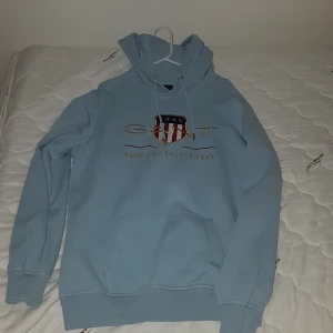 Gant tröja  - Vill sälja en gant tröja av nya modellen nypris 1300 ,, använd några gånger den e som ny.  Mitt pris 900kr XL