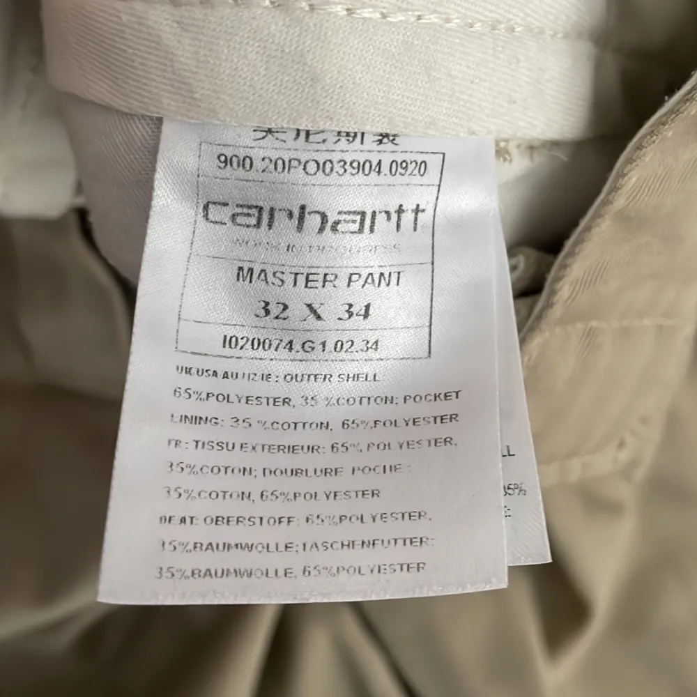 Ett par fina chinos från Carhartt med straight passform. Köpta 2020.. Jeans & Byxor.