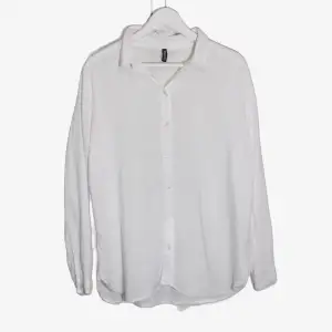 Skjorta från H&M storlek 40, fint skick