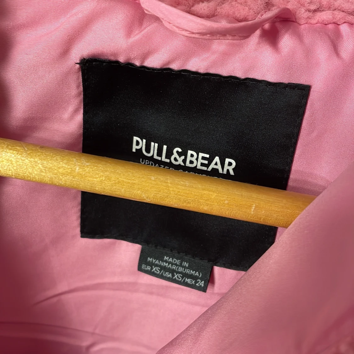 Säljer rosa Teddy jacka från pull & bear - 90