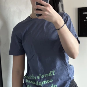 T-shirt - T-shirt från asos, trycket är ”there’s nothing complicated about equality”