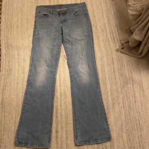 Lågmidjade bootcutjeans - Riktigt snygga låga bootcut jeans i en lite längre modell!❤️‍🔥❤️‍🔥