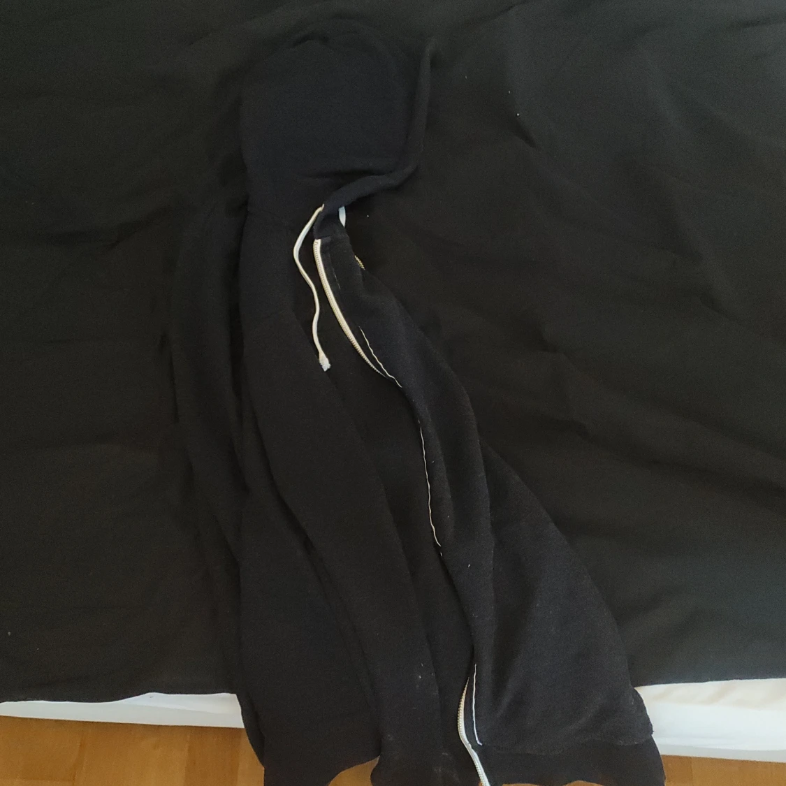 Blå hoodie strl L med dragkedja
