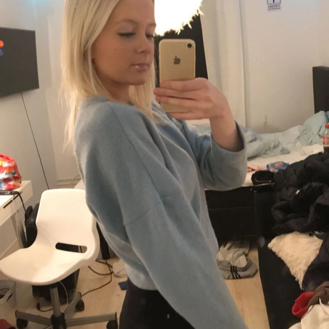 Säljer blå stickad tröja  - 90