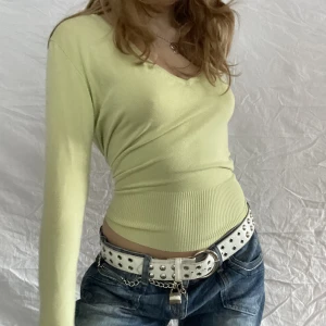 Vintage tröja - Limegrön snygg v-ringad tröja! 