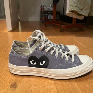 Comme des Garçons - Comme des garçons skor Storlek 42,5  Köpt på Nk  Använda fåtal gånger 