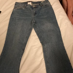 Jeans  - Hejsan💕💕jag säljer dessa jeans från monki 💕💕dom är inte använda och lappen är kvar💕💕storleken är 26💕💕💕