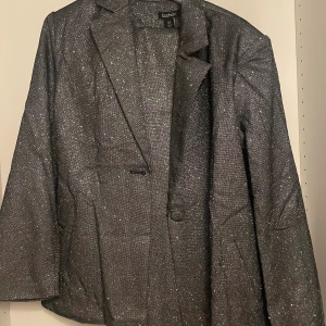 Kostym - Glittrig kostym i nyskick! Storlek 36. Oversized! 