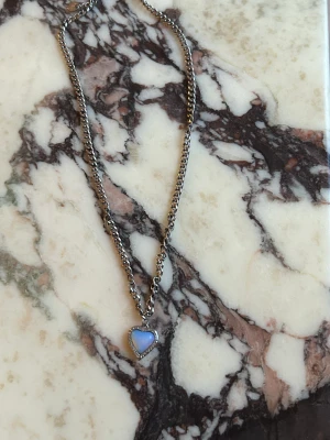 Kristall hjärt halsband 💕 - Kristall hjärnhalsband med silverskedja från tom hope 