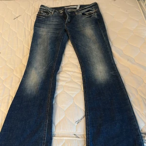 Jens från Only  - Säljer dessa jens från Only i strl 42 och 34.  