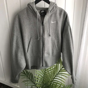 Nike - Nike oversized huvtröja, passar till xs-m  Använd ca 4 gånger, nypris 645kr