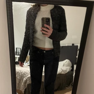 Uniqlo jacka  - Säljer min fina uniqlo jacka, nypris 800kr, mitt pris 475kr + frakt💗Priset är förhandlingsbart!