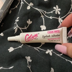 Franslim - Ett franslim som är mycketbra. Är transparent. Säljer då jag har slutat med lösögonfransar. Använt en gång bara så annars som ny. Köparen står för frakten ❤️