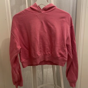 Rosa hoodie  - Rosa Hoodie från Hm i bra skick. Storlek S