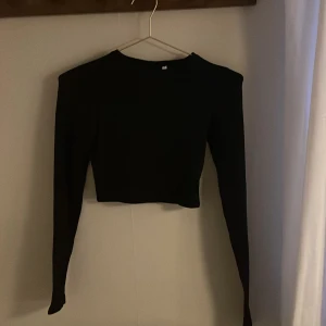 Cropped topp - Tröja från weekday