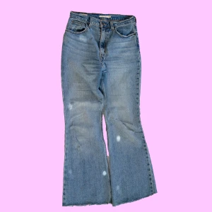 Levis jeans high waist flare - W28 men jag är 38/40 och de sitter bra på mig:)