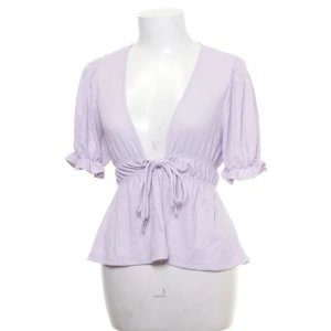 Tröja  - Från Gina tricot, köpt på sellpy. 