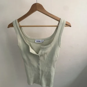 Linne/topp - Fin topp från weekday!
