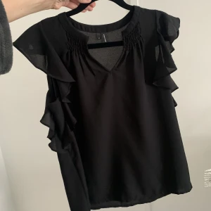 Svart blus - .
