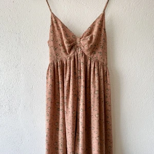 Summer Romper - Super cute floral summer romper. I’ve had for many years and it great condition. Perfect for midsummer 