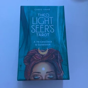 Tarotkort  - ”The light seer’s tarot” Säljer min tarotkort som aldrig blivit använda utan bara blivit öppnade!
