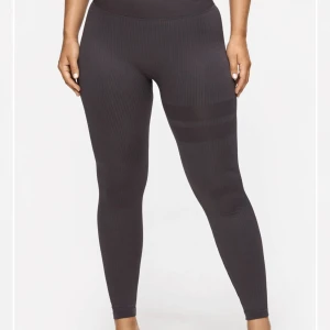 Stronger tights - Rib seamless tights från stronger i storlek S. Knappt använda Köpare står för frakt 